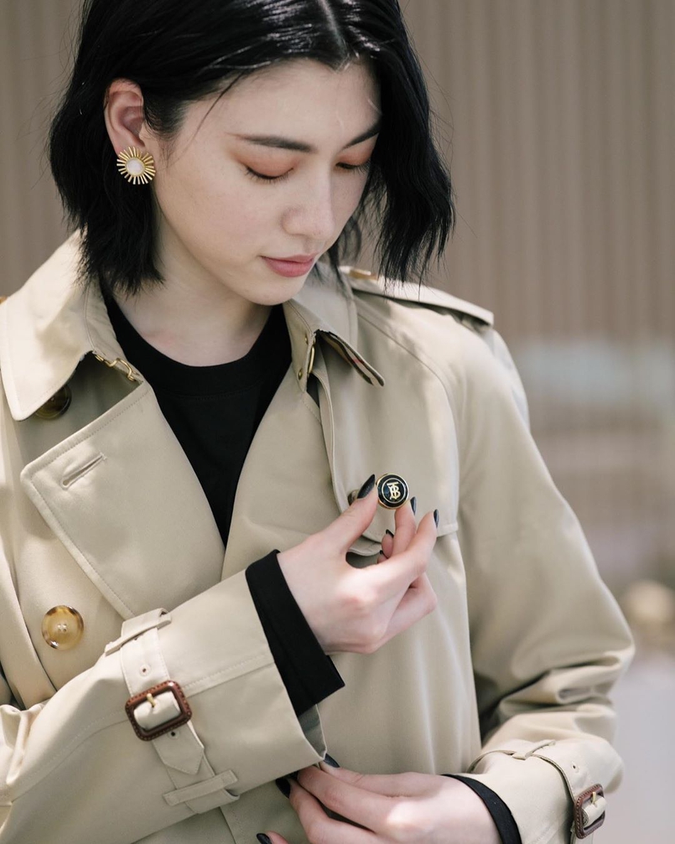 三吉彩花图片