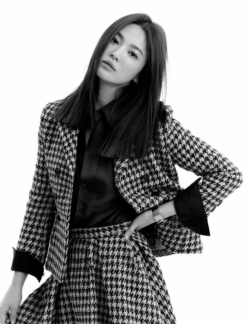 高清韩国大邱广域市女明显宋慧乔图片：亮相Burberry2017秋冬大秀现场图片图片