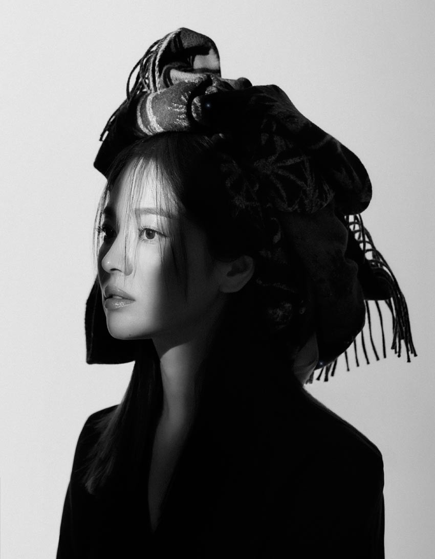 高清韩国大邱广域市女明显宋慧乔图片：亮相Burberry2017秋冬大秀现场图片图片