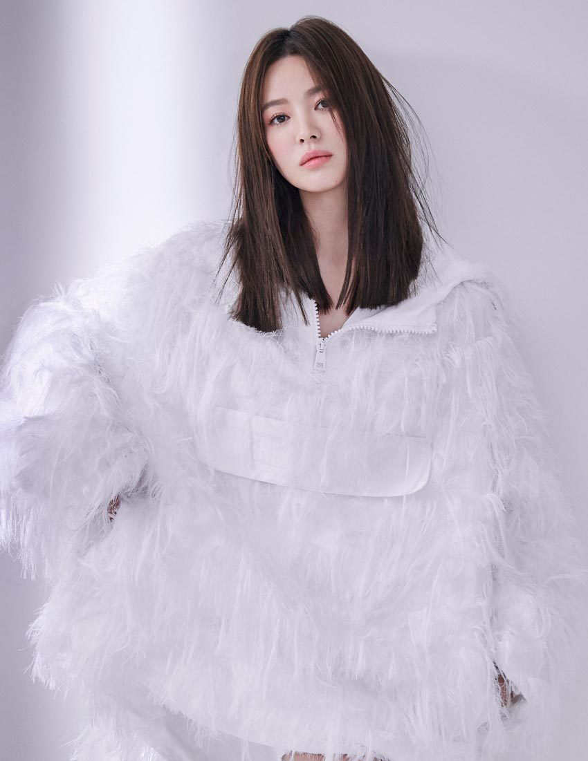 高清韩国大邱广域市女明显宋慧乔图片：亮相Burberry2017秋冬大秀现场图片图片