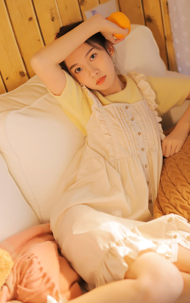 甜美少女开胸大胆诱惑写真图片