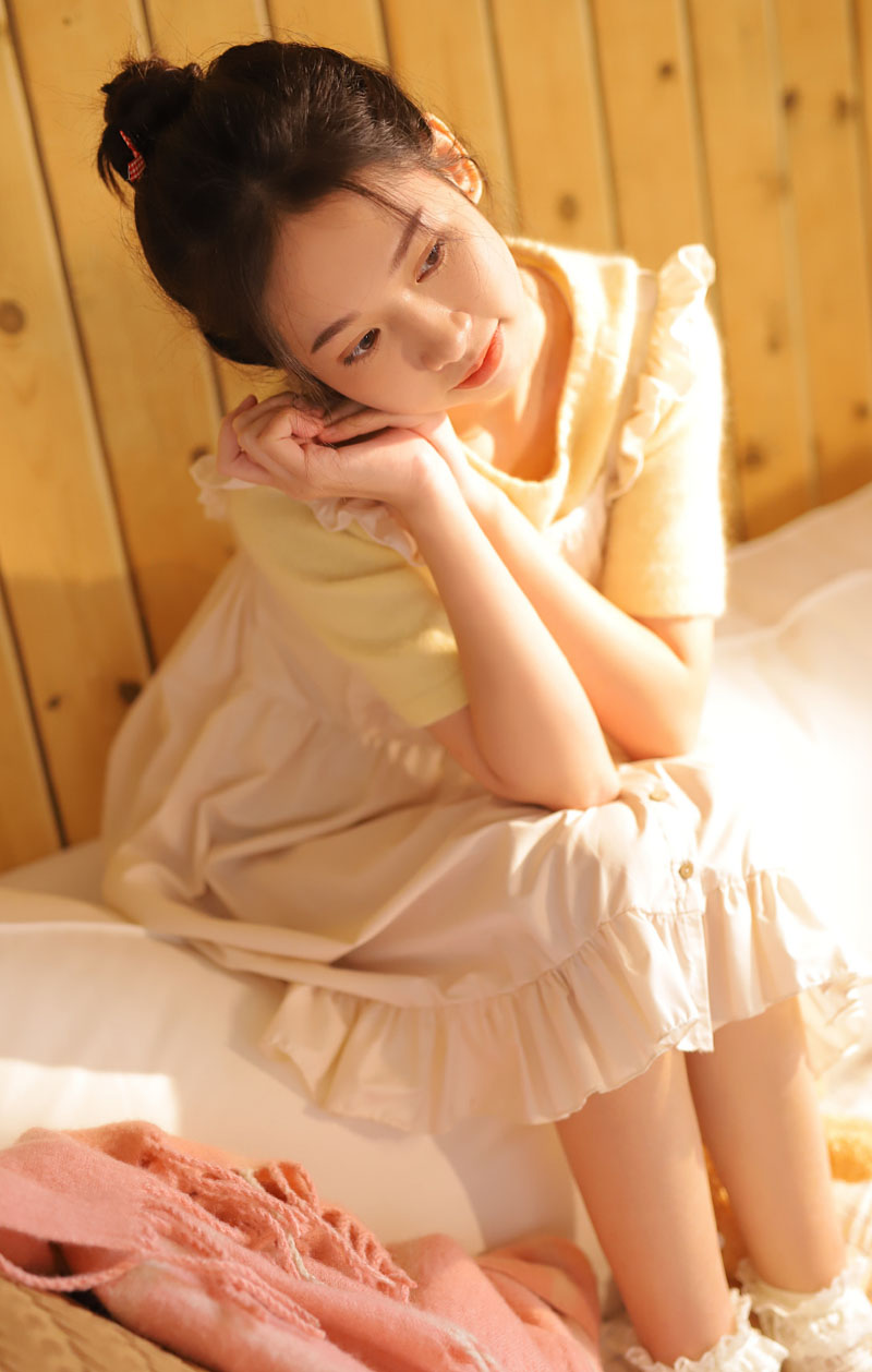 甜美少女开胸大胆诱惑写真图片