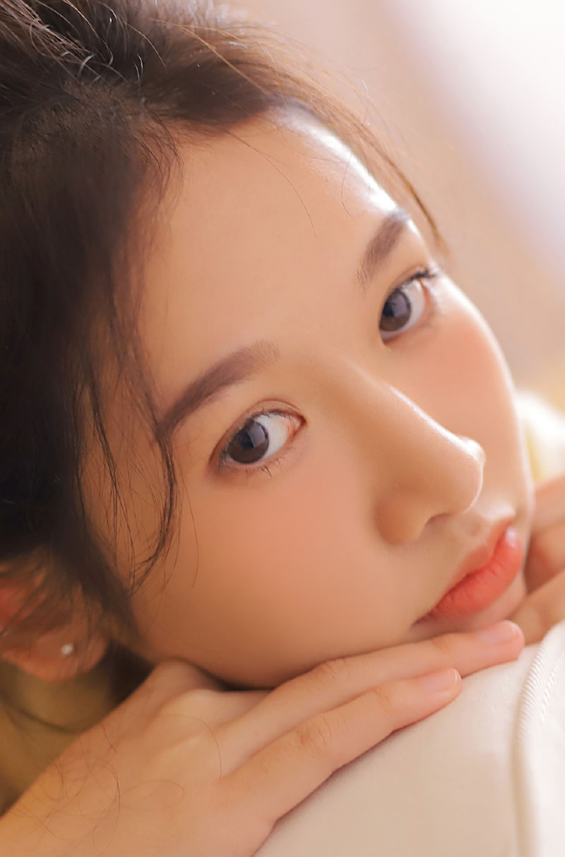 甜美少女开胸大胆诱惑写真图片