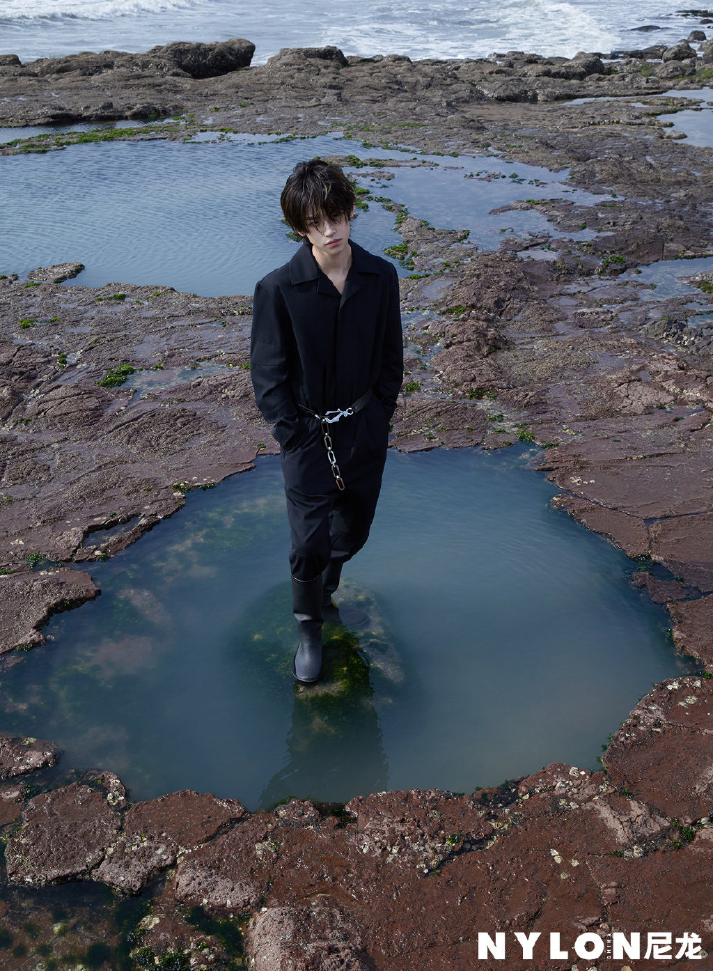高清男明星王琳凯时尚悬浮大片写真图片图片