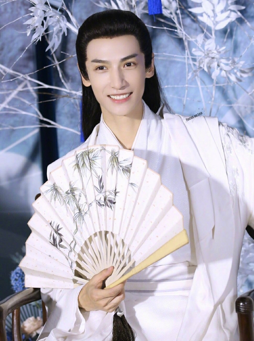 高清四川省成都男演员罗云熙《月上重火》白衣古装造型图片图片