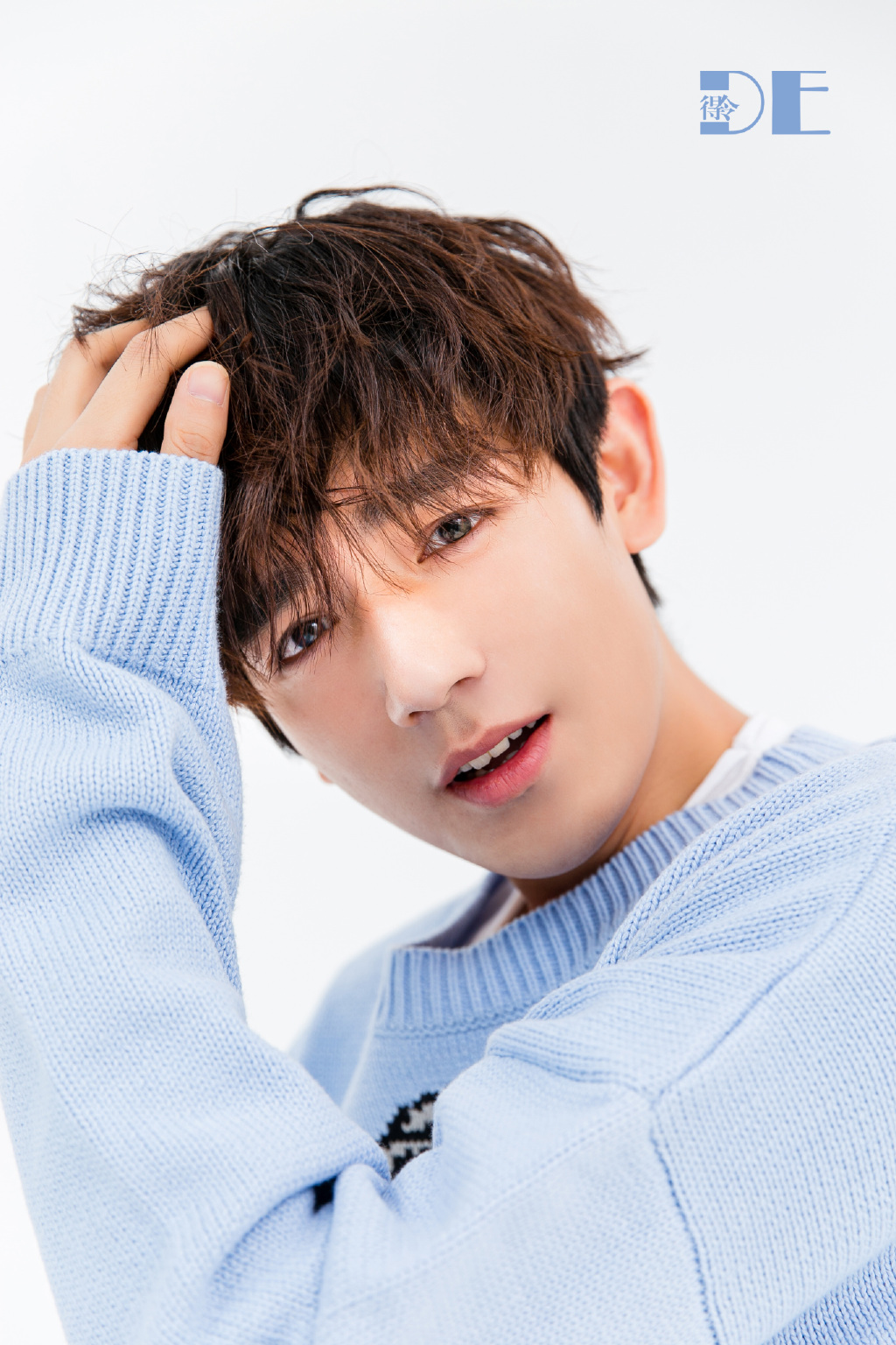 男星李砚图片