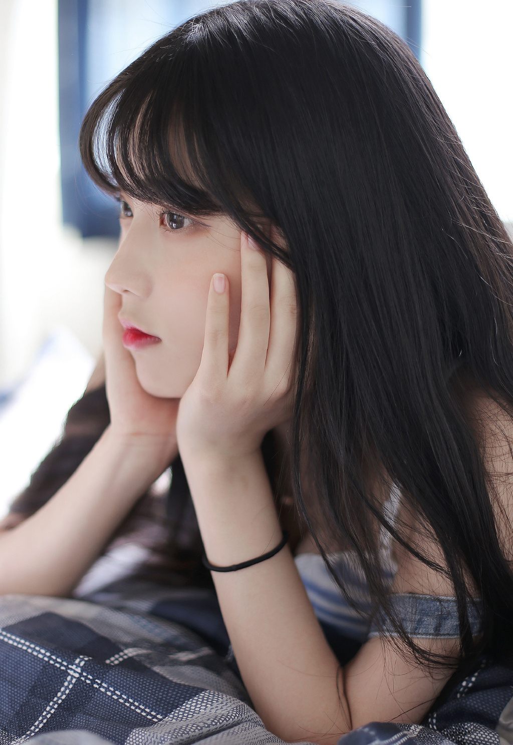 谭维维直发红唇性感写真图片图片