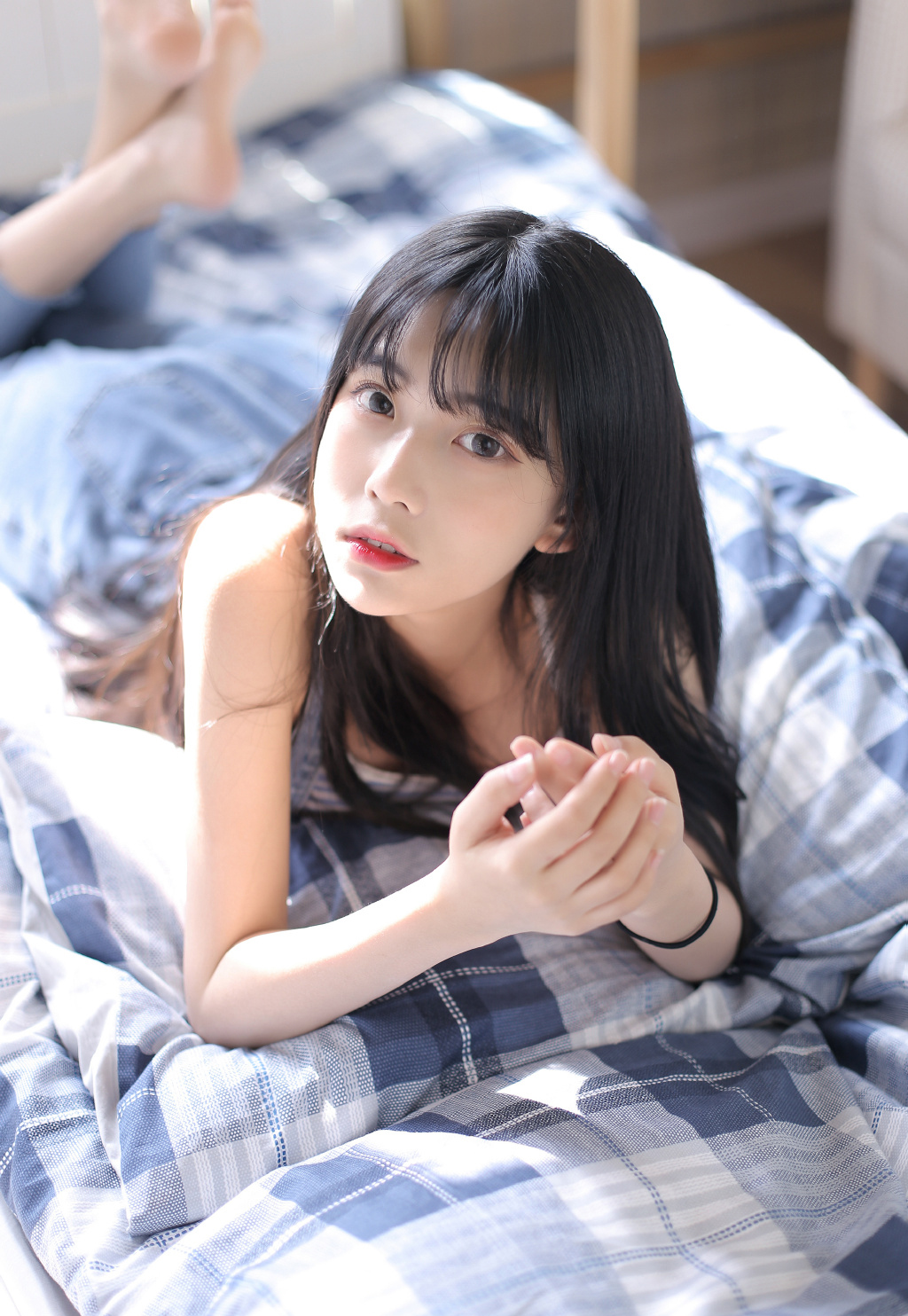 谭维维直发红唇性感写真图片图片