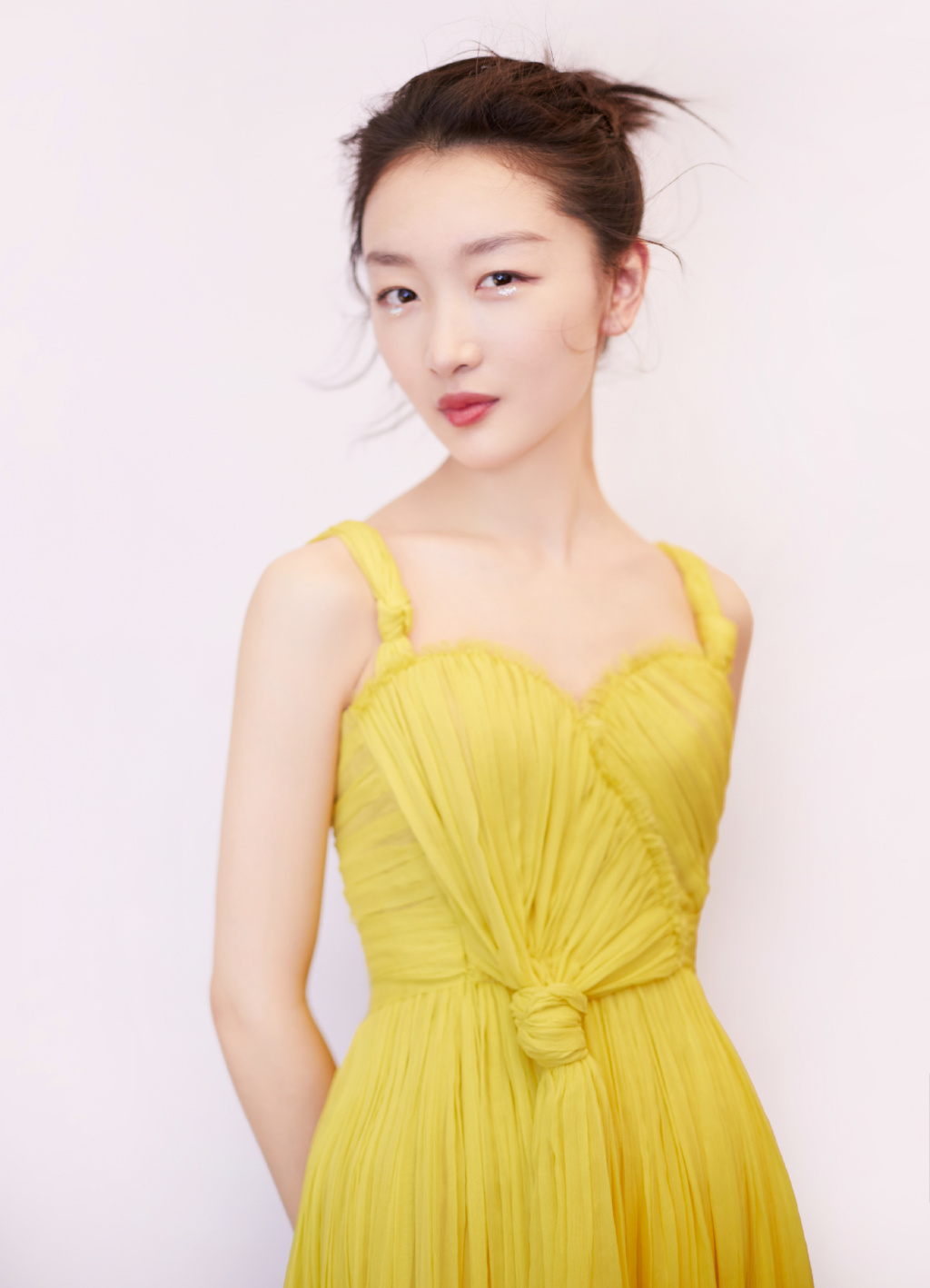 高清中国内地影视河北省石家庄女演员周冬雨清纯靓丽写真天真无邪图片