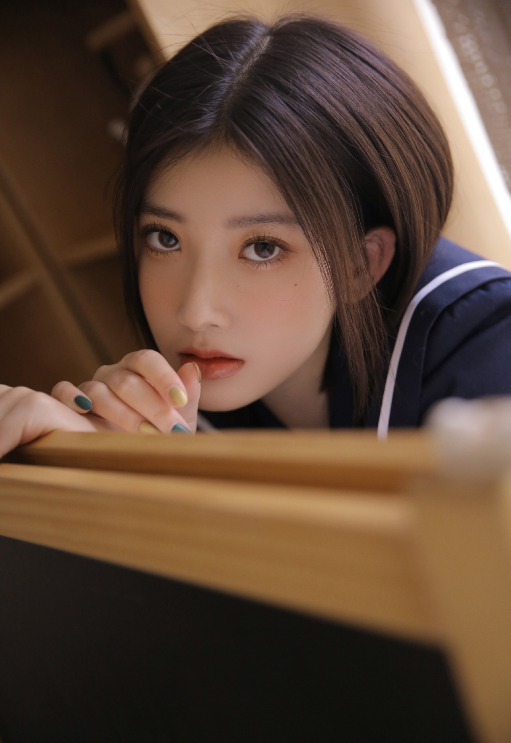 最漂亮美女郑秀妍条纹西装迷人校花壁纸图片图片