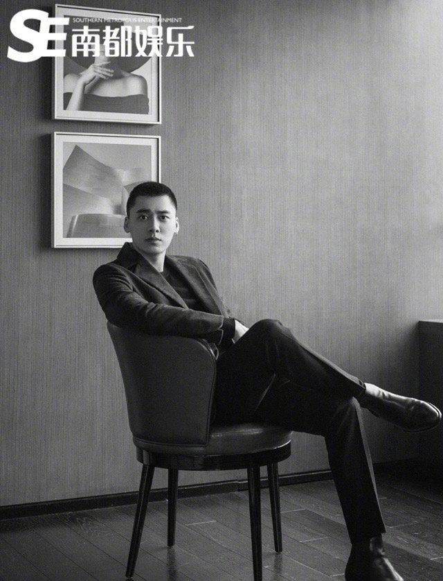 高清中国内地四川成都男演员帅气男神李易峰图片李易峰简约写真白衬衫男神演绎儒雅气质图片