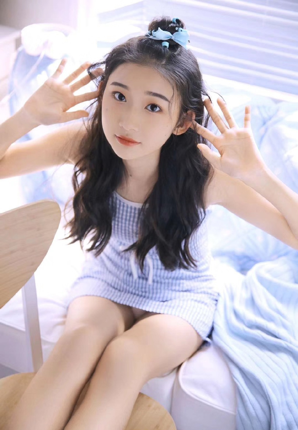 高清性感湖南美女任敏章鱼辫俏皮写真图片图片