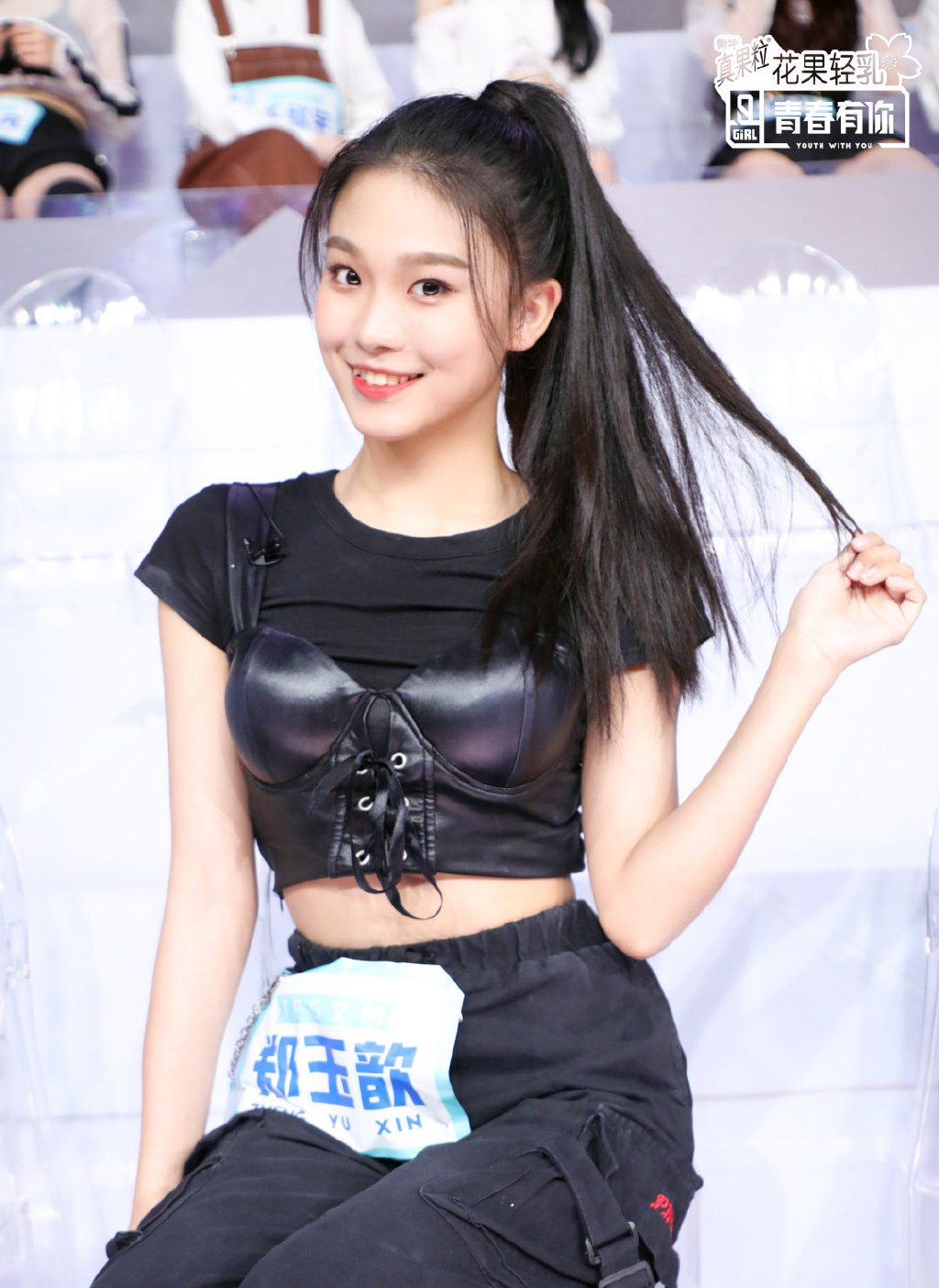 周扬青图片