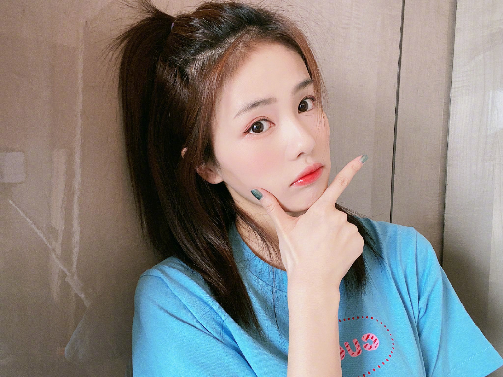 江苏常州职业模特女演员白鹿时尚迷人写真图片图片