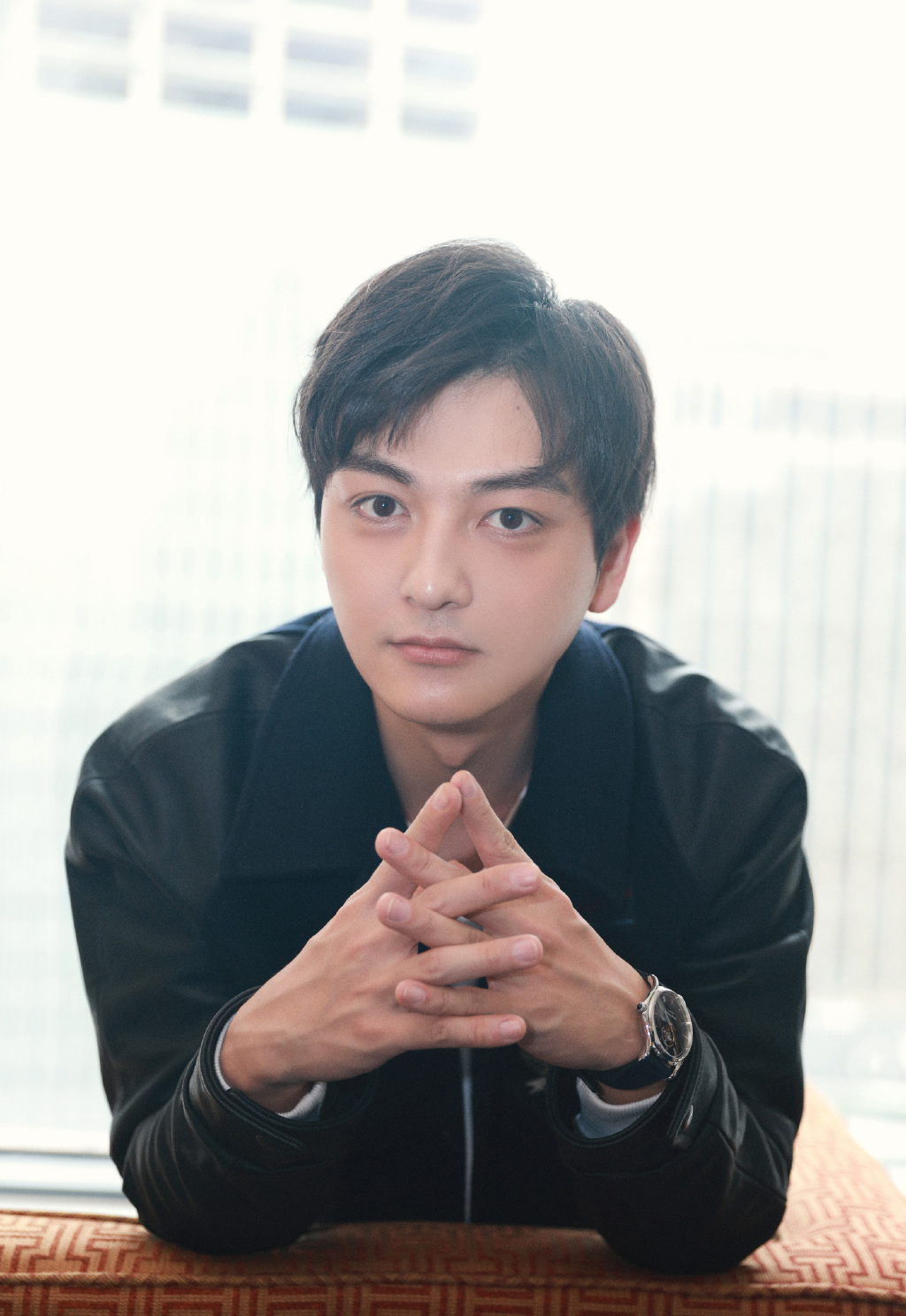 中国影视男演员张晓谦率性洒脱活动照图片图片