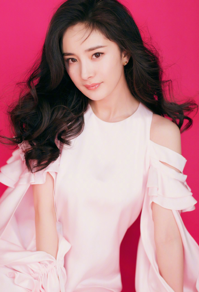 中国内地北京影视女演员杨幂抹胸裙性感高清桌面壁纸图片