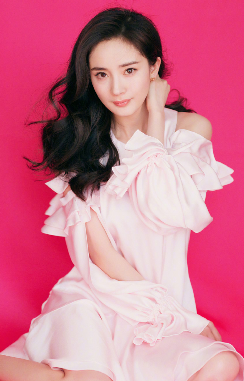 中国内地北京影视女演员杨幂抹胸裙性感高清桌面壁纸图片