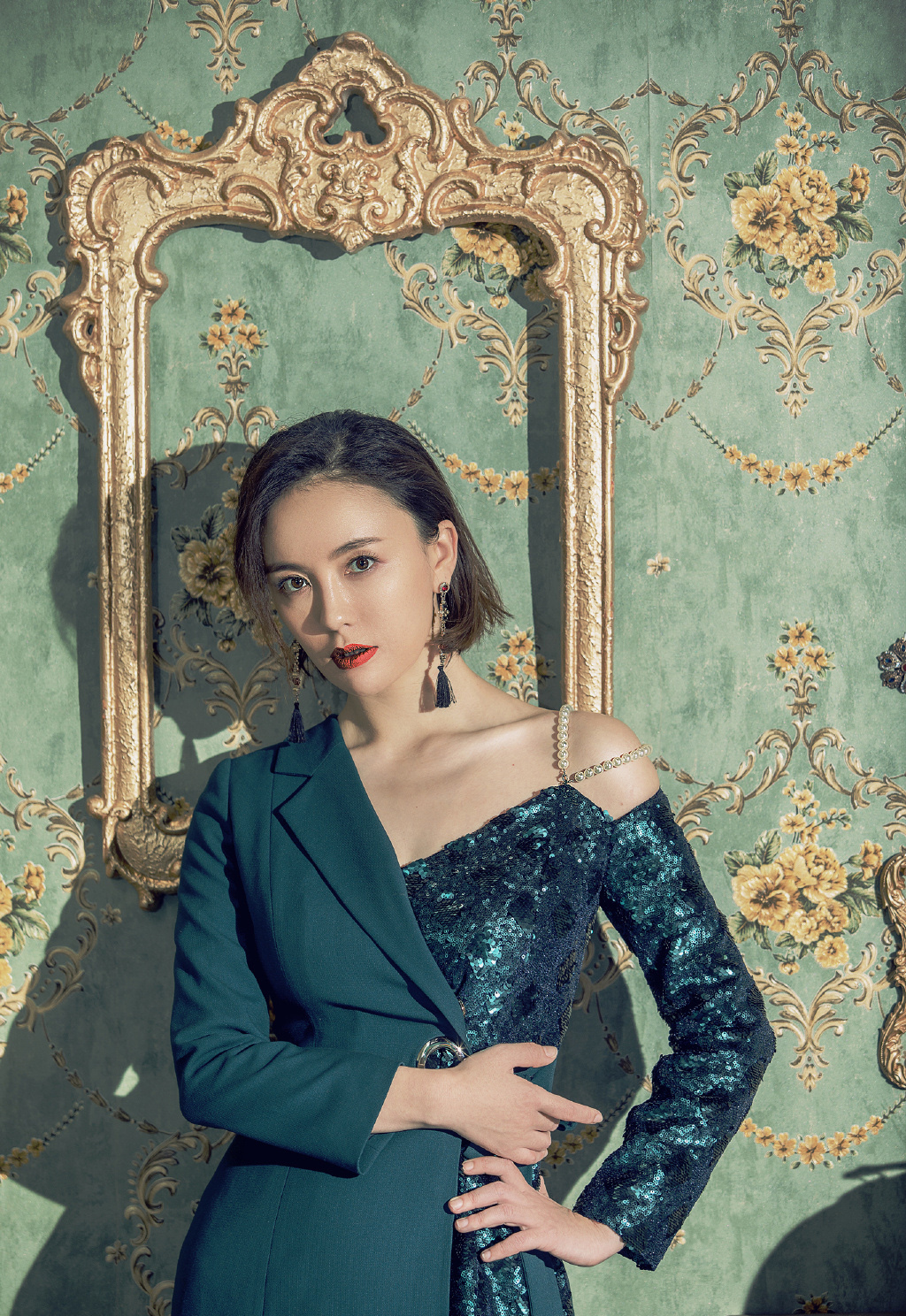 山东籍内地女演员吕佳容性感迷人写真桌面壁纸图片