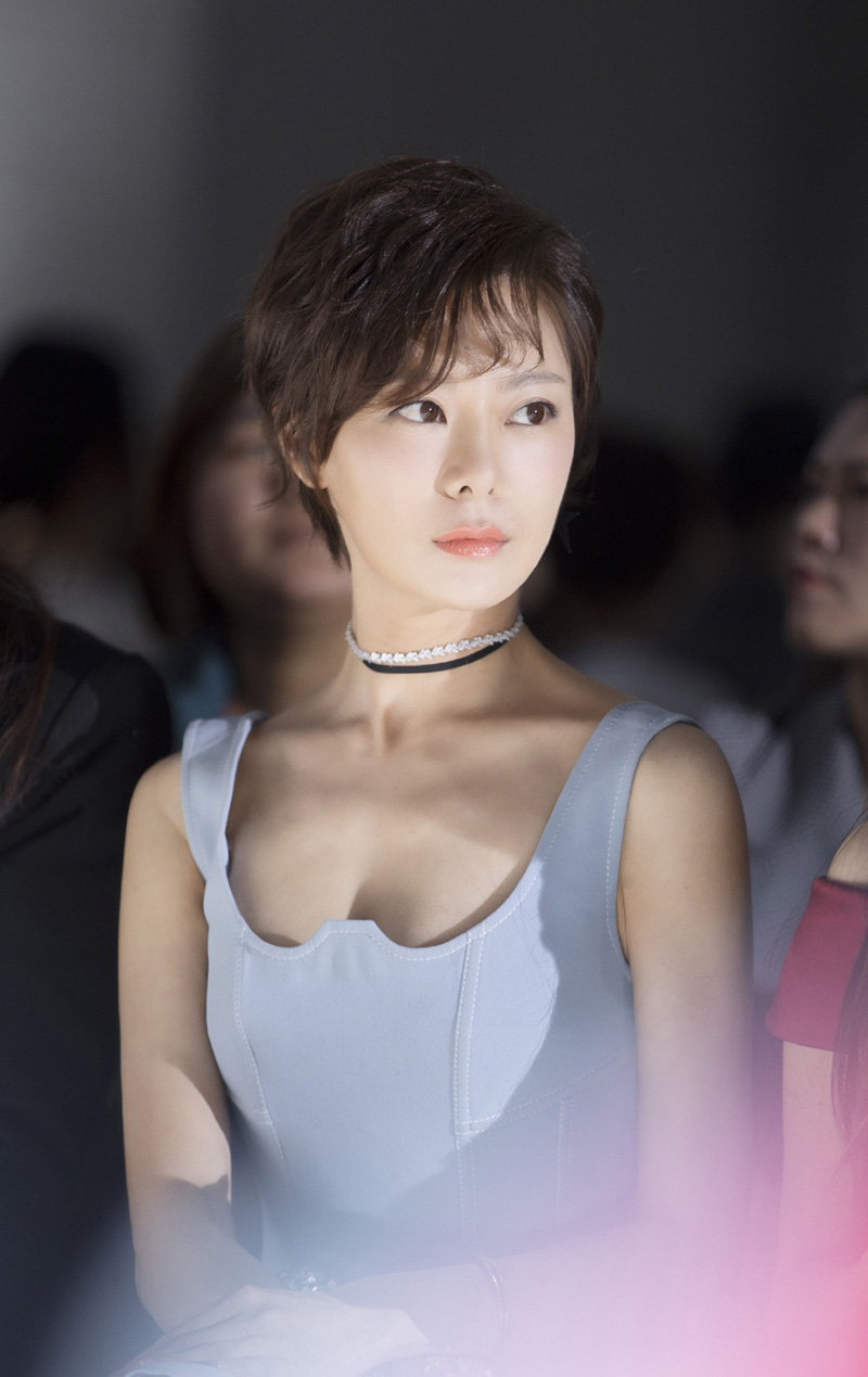 杨子姗清新淡雅活动写真图片图片