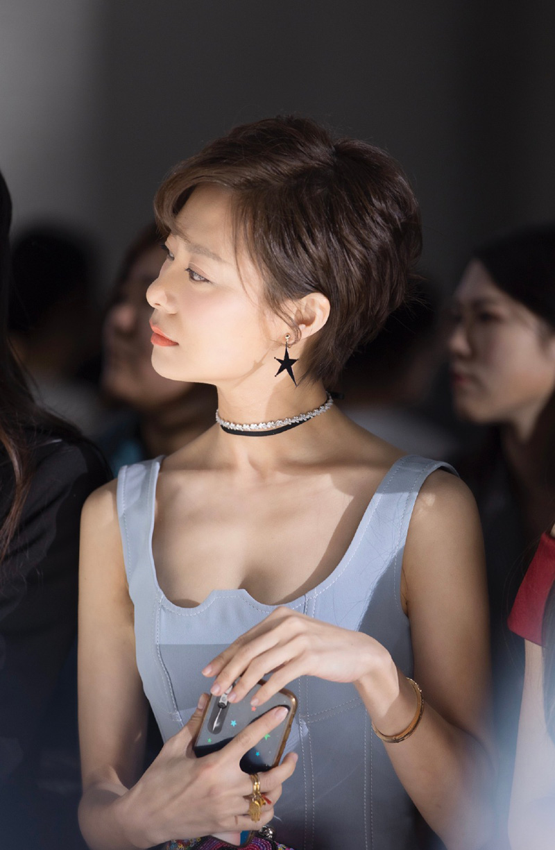 杨子姗清新淡雅活动写真图片图片
