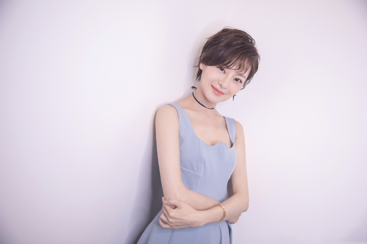 杨子姗清新淡雅活动写真图片图片