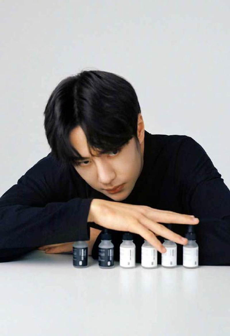 王一博冷峻型男最新白衣写真高清图片图片