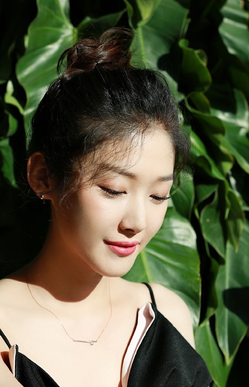 美女王双图片