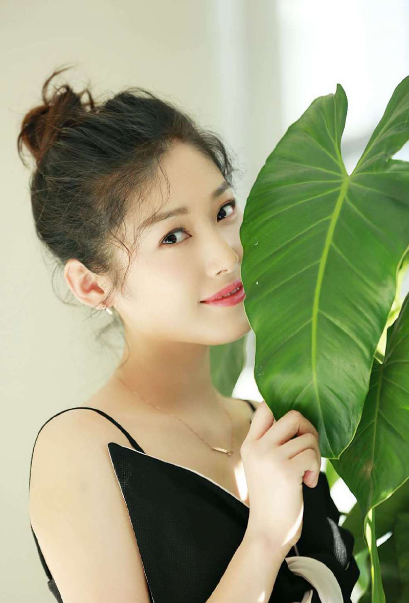 美女王双图片
