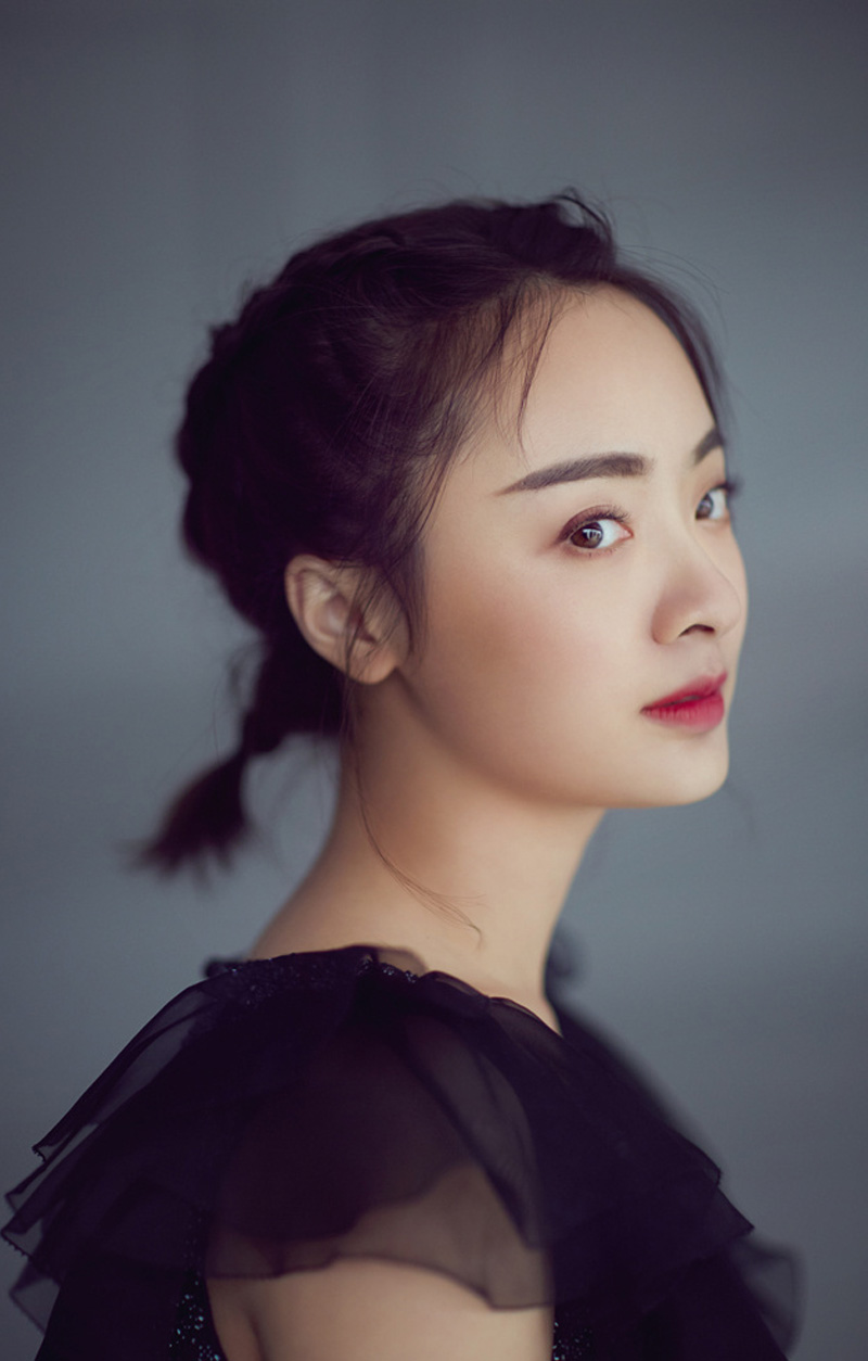 中国内地四川成都女演员孙铱早秋时尚街拍写真图片图片