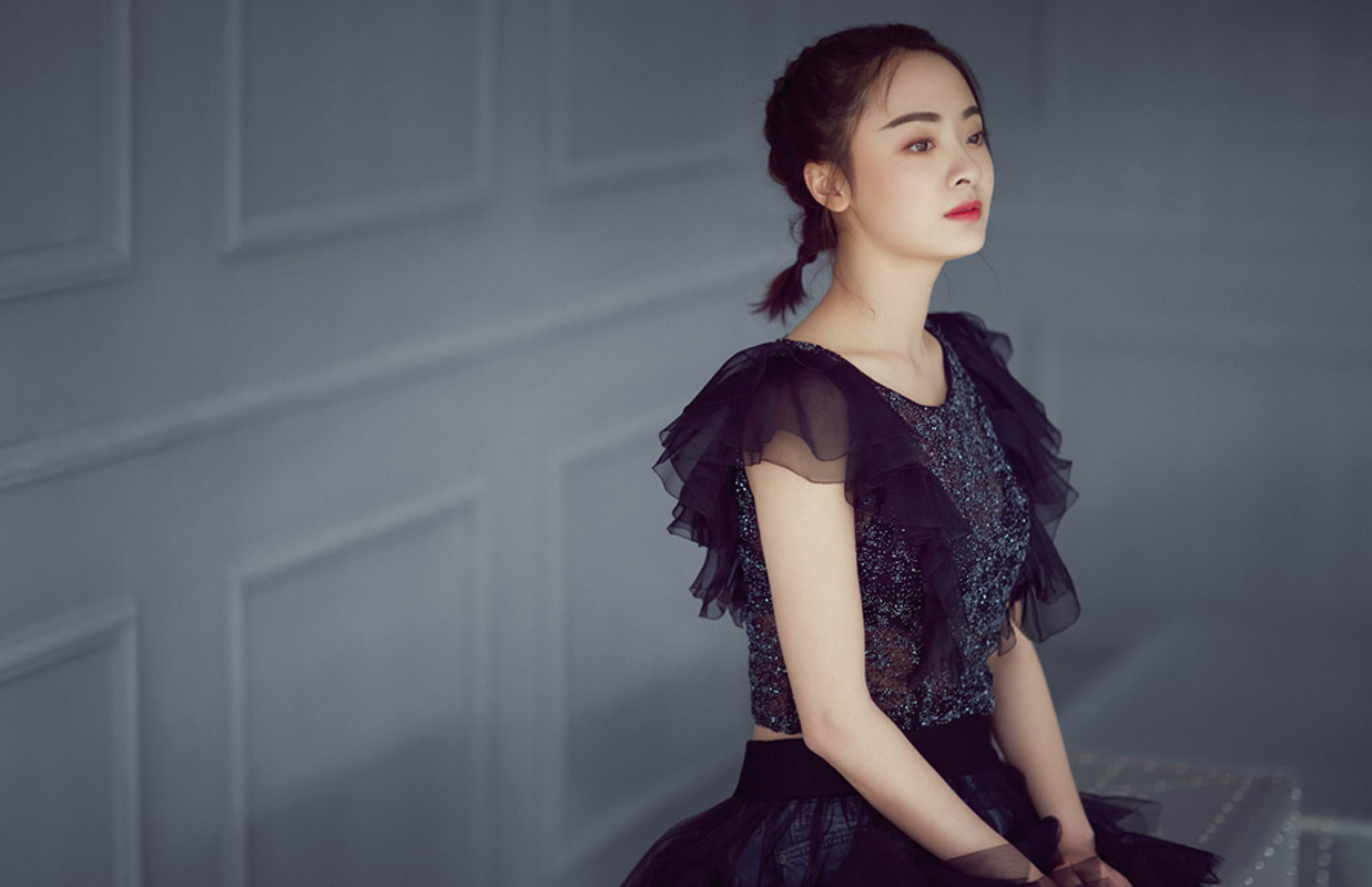 中国内地四川成都女演员孙铱早秋时尚街拍写真图片图片