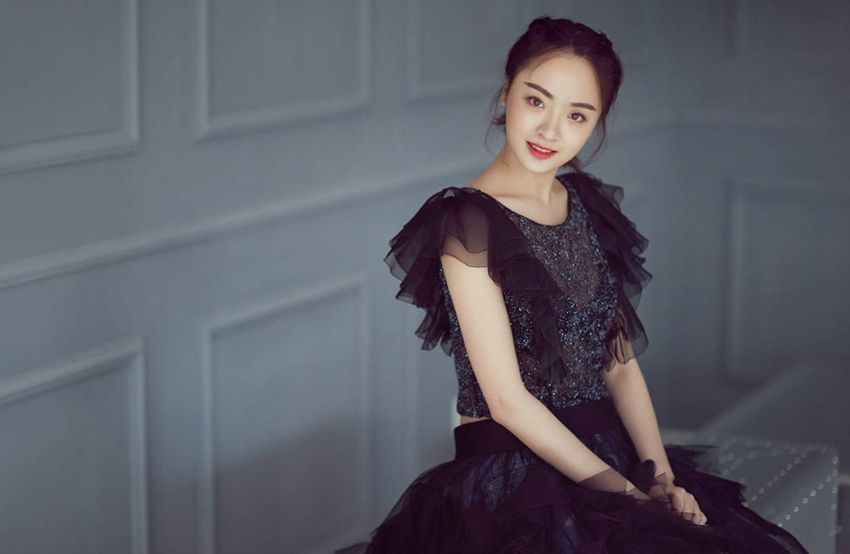 中国内地四川成都女演员孙铱早秋时尚街拍写真图片图片