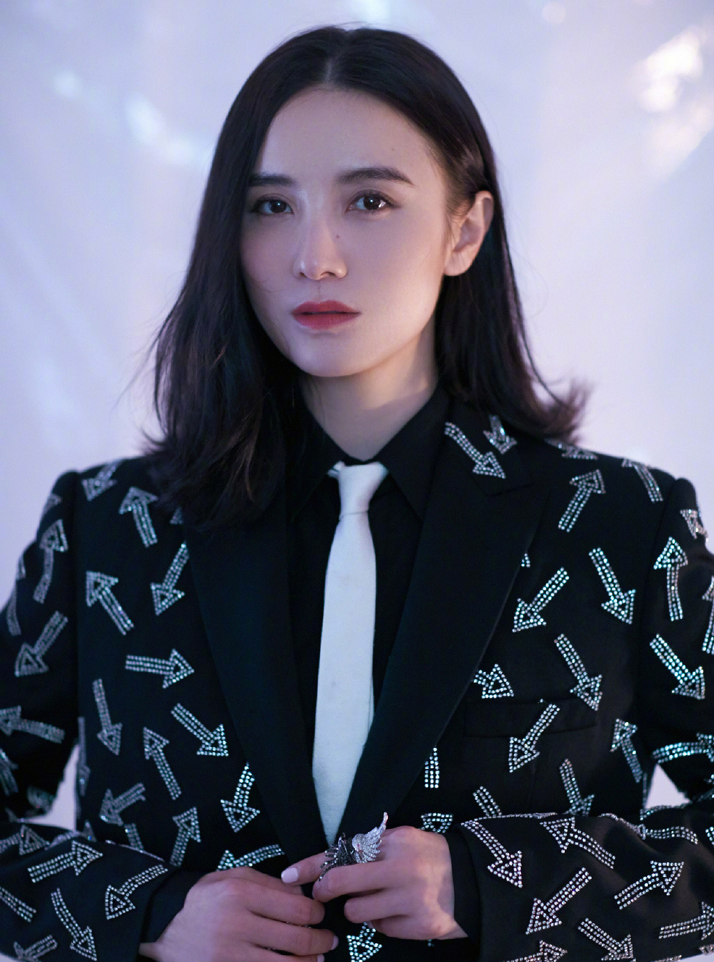 宋佳黑色连衣裙优雅知性写真图片图片