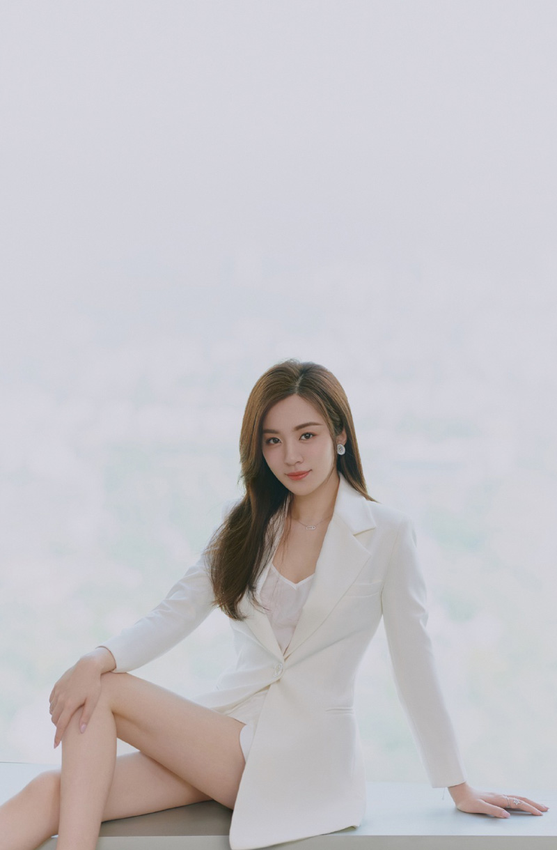 李兰迪白裙清新淡雅活力写真图片图片