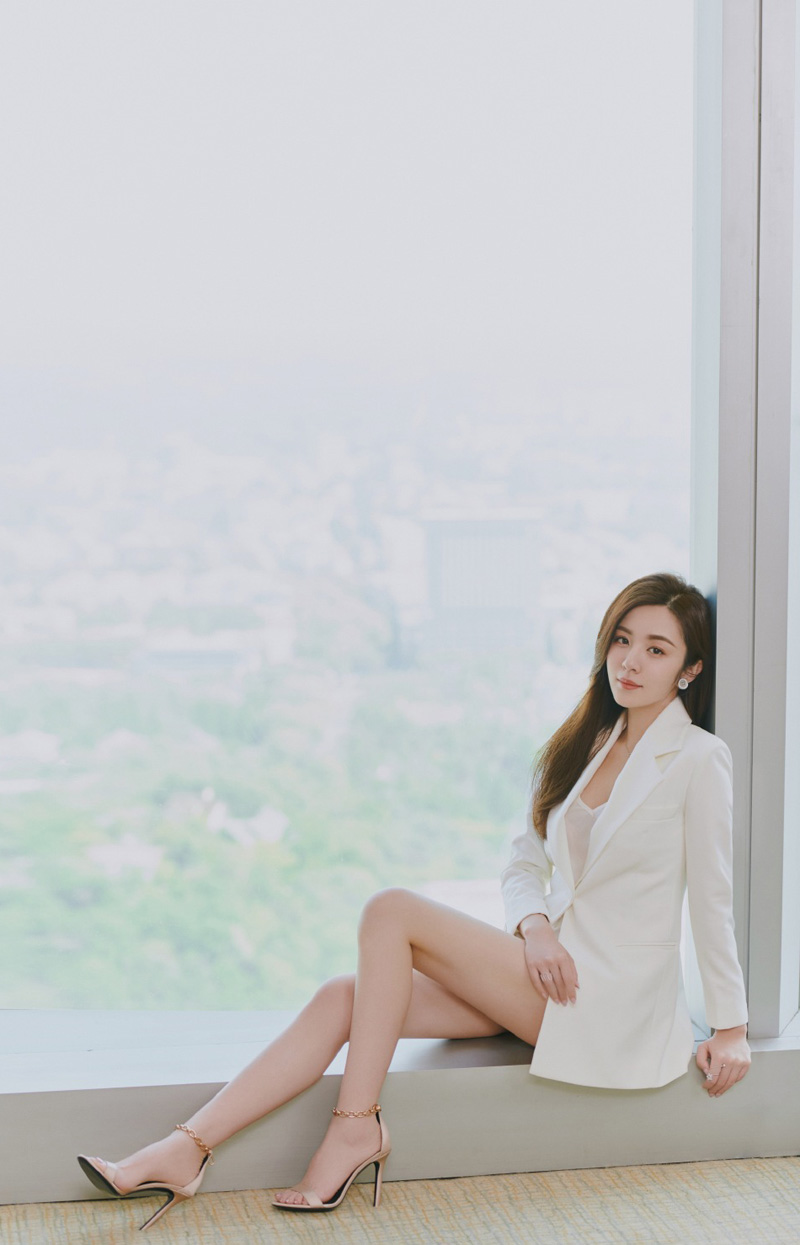 主持人李湘写真图片：清新淡雅宛若仙子图片