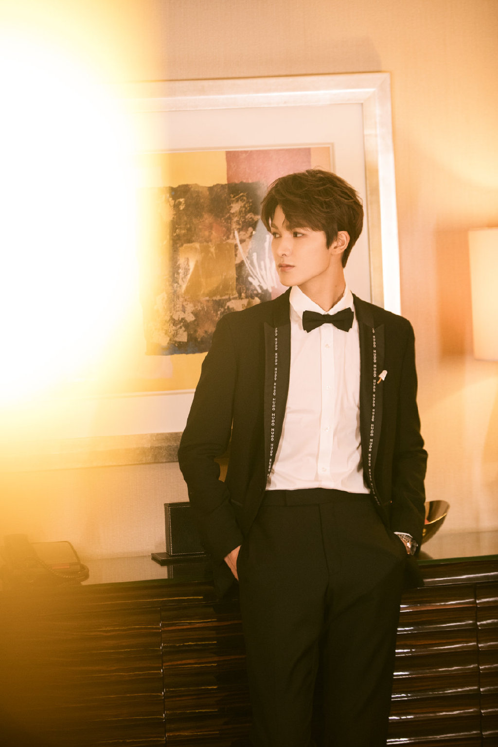 高清内陆男星朱正廷英伦风帅气桌面壁纸图片