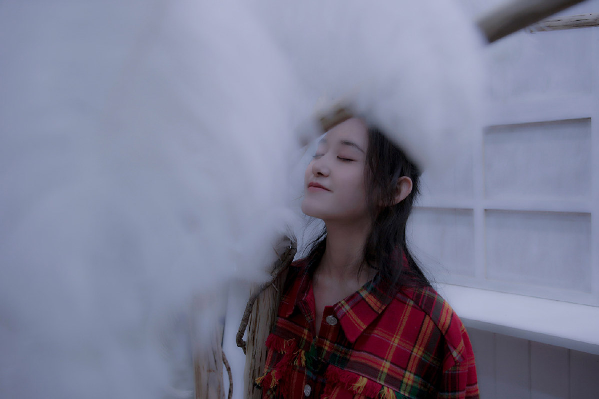 蒋依依可爱俏皮自拍照图片图片