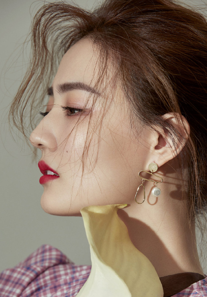 中国内地内蒙古呼和浩特女演员徐璐性感牛仔连体装时尚写真高清图片图片