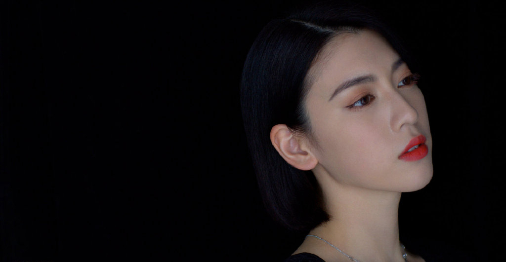 三吉彩花图片