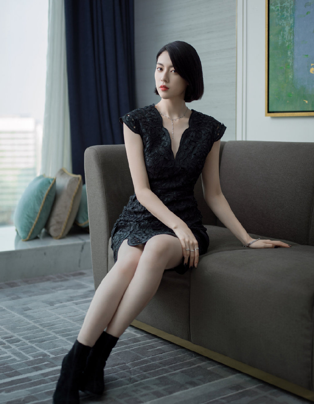 三吉彩花图片