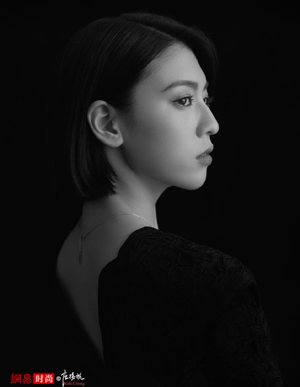 三吉彩花图片