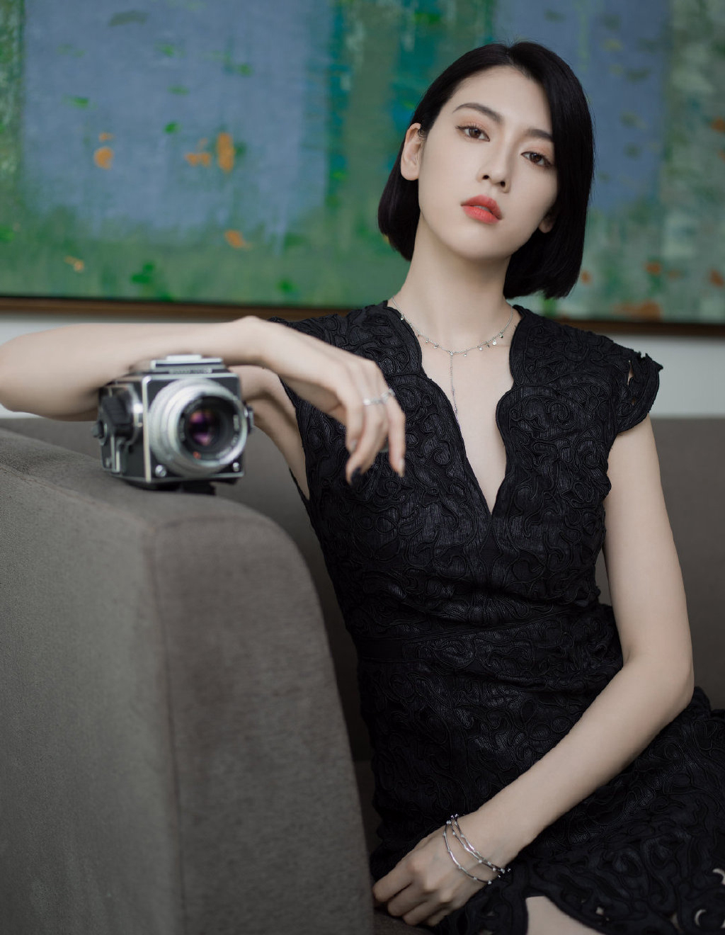 三吉彩花图片