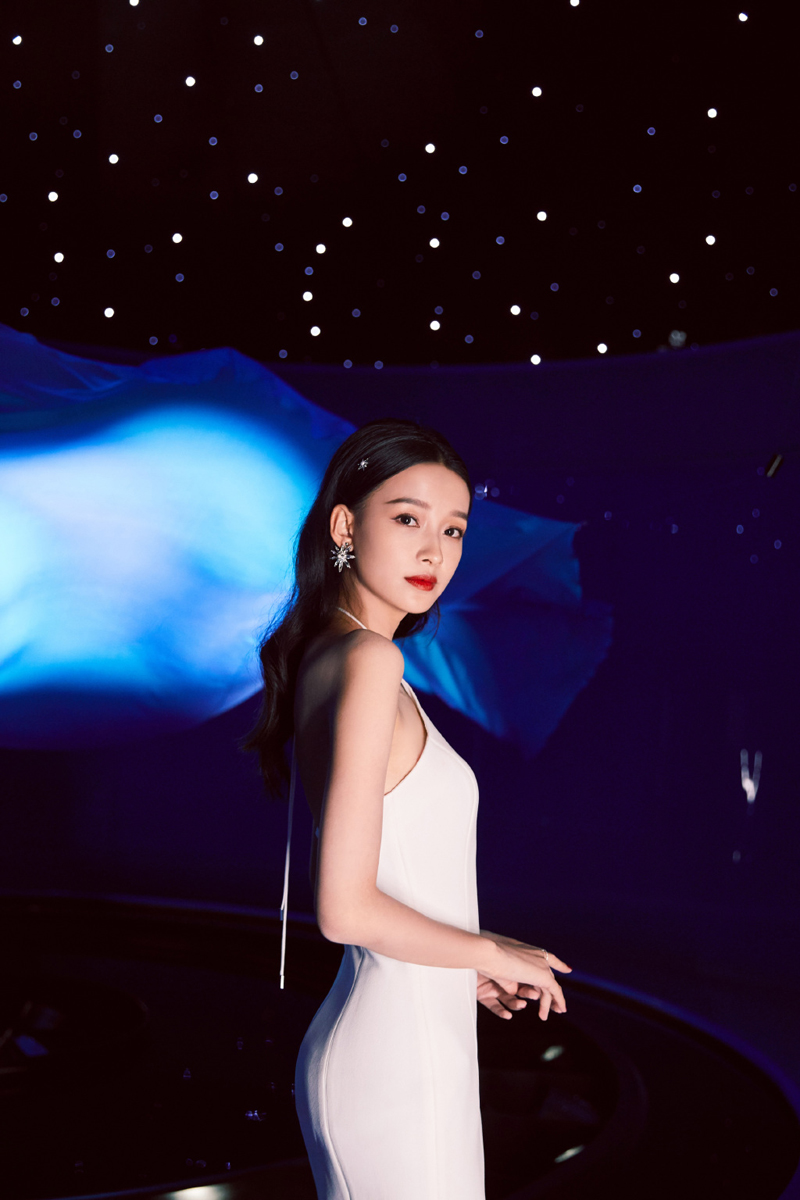 林省通化市集安女明星孙怡妩媚动人时尚写真大片图片