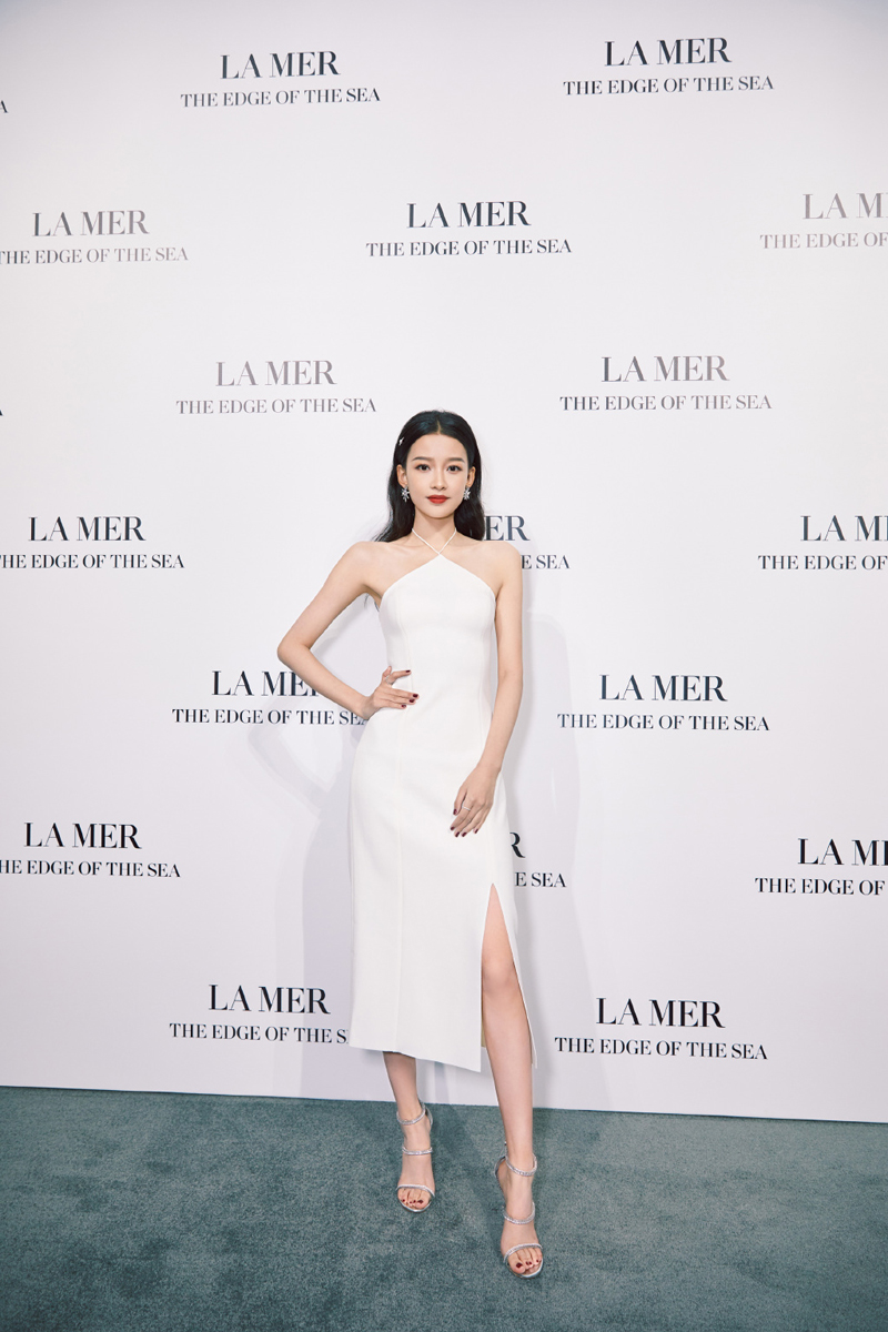 林省通化市集安女明星董子健孙怡情人节写真图片图片