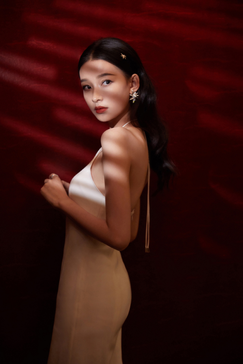林省通化市集安女明星孙怡妩媚动人时尚写真大片图片