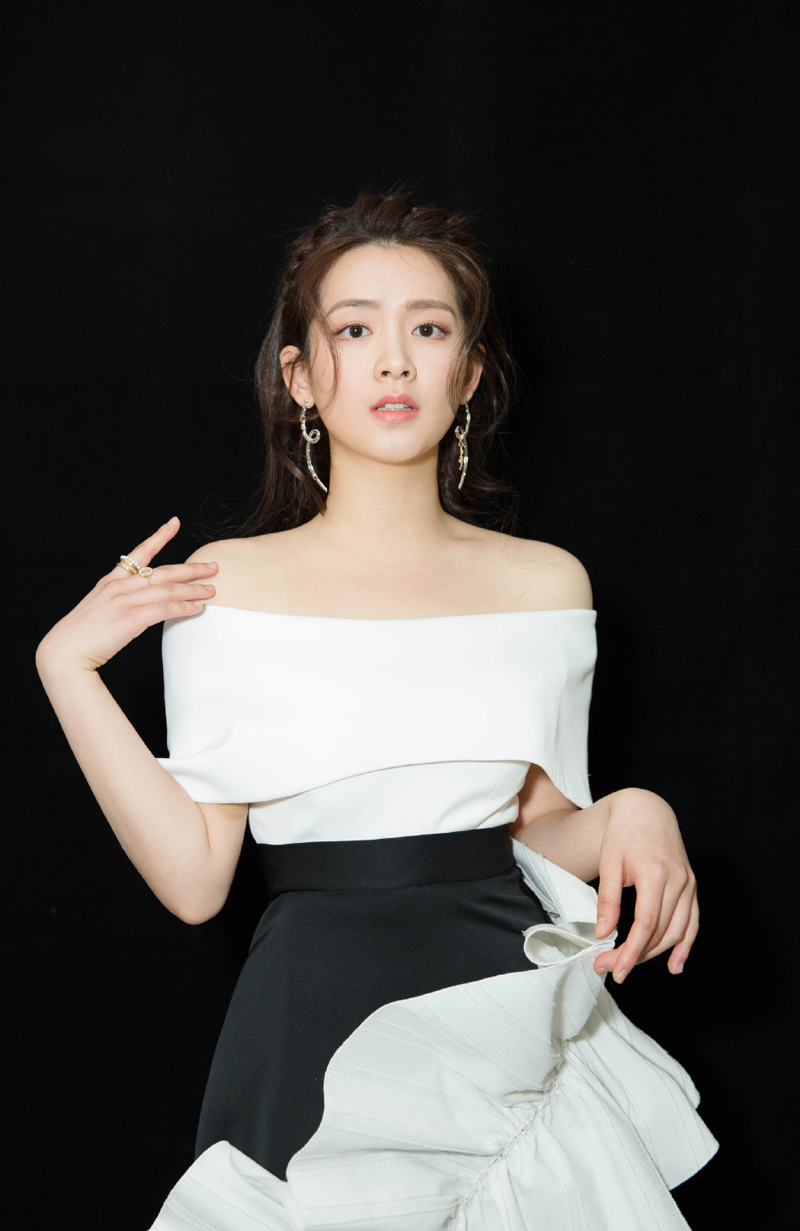 中国内地吉林长春男演员陈昊宇甜美英伦风写真图片图片