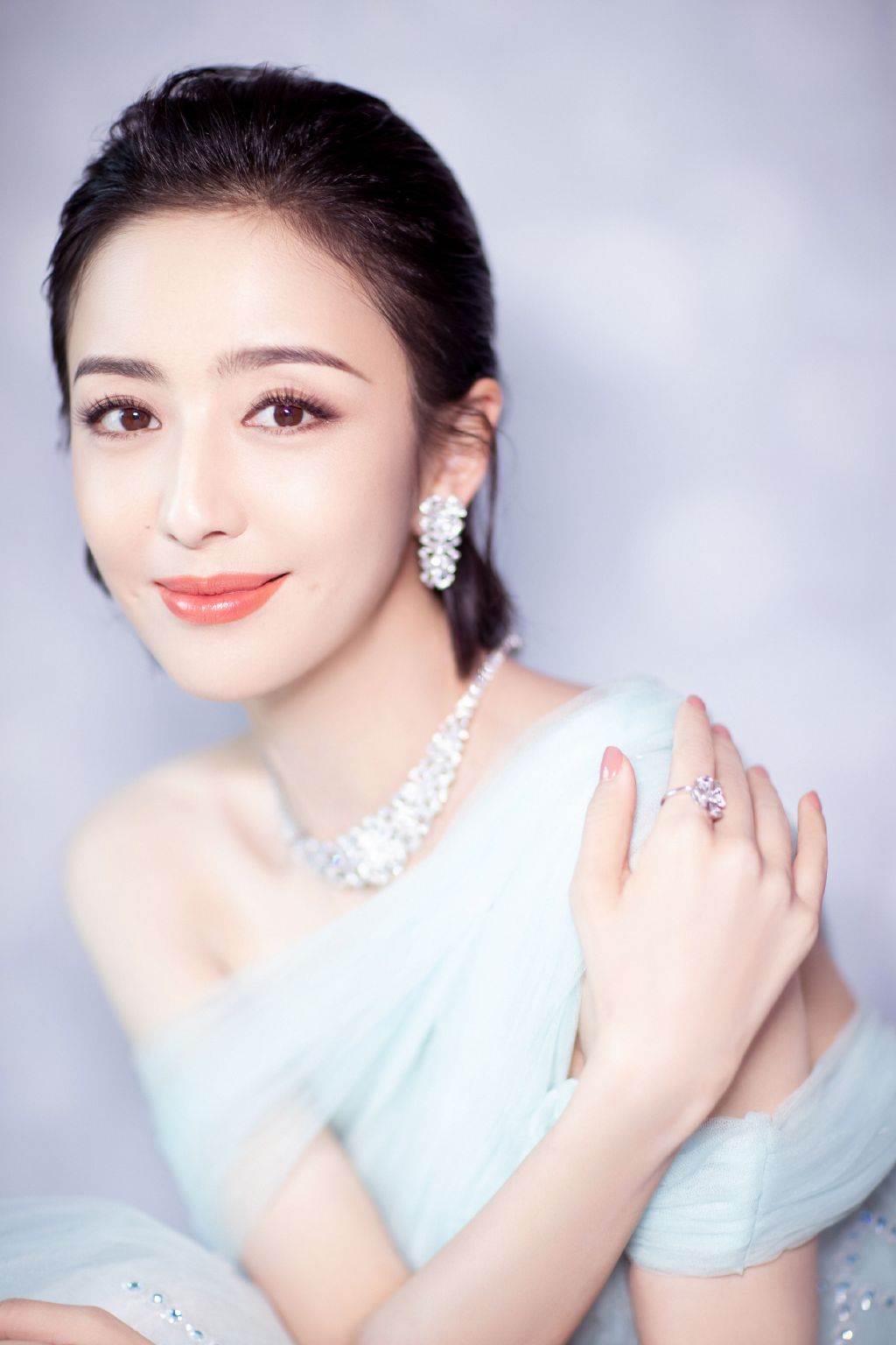 高清中国内地新疆伊犁影视女演员佟丽娅超A性感高清桌面壁纸图片