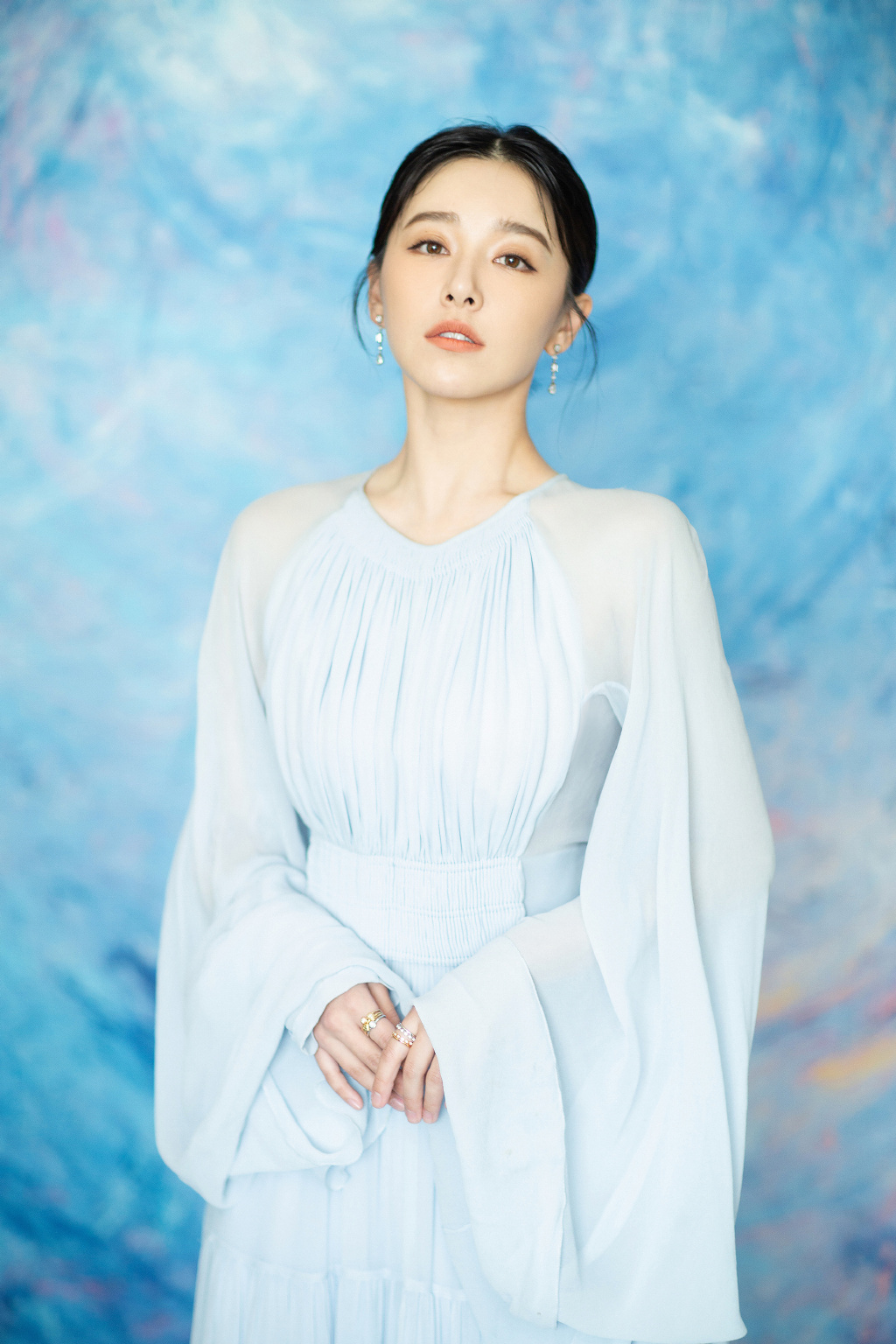 高清中国内地代黑龙江省哈尔滨新生女演员阚清子眼眸动人清新性感时尚大气艺术写真图片图片