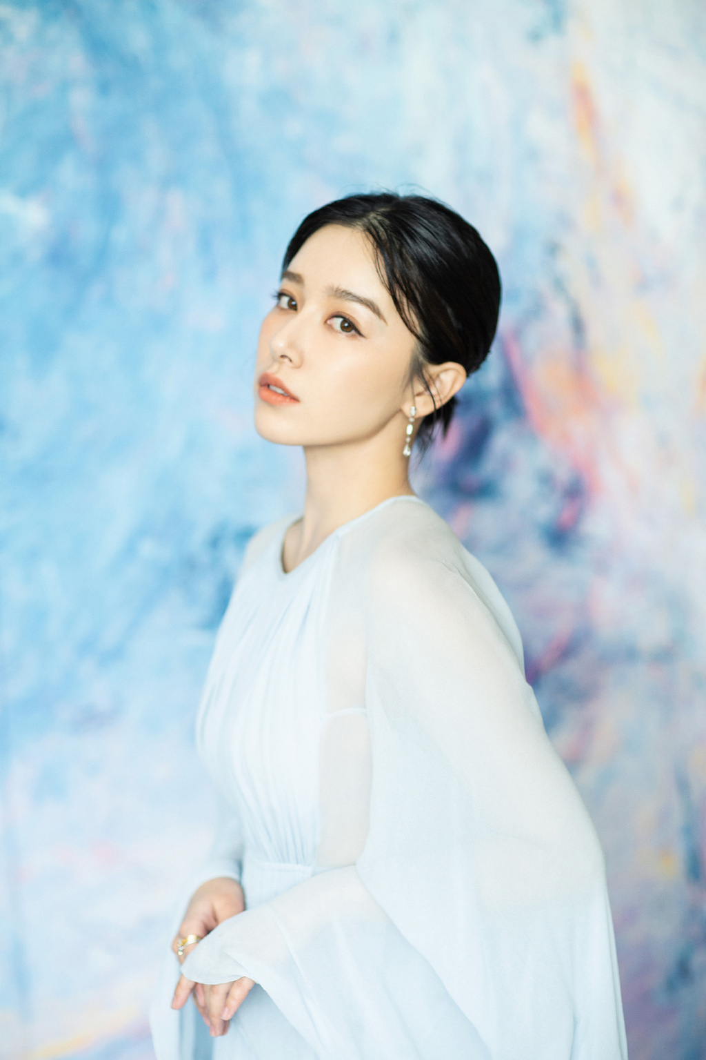 高清中国内地代黑龙江省哈尔滨新生女演员阚清子眼眸动人清新性感时尚大气艺术写真图片图片