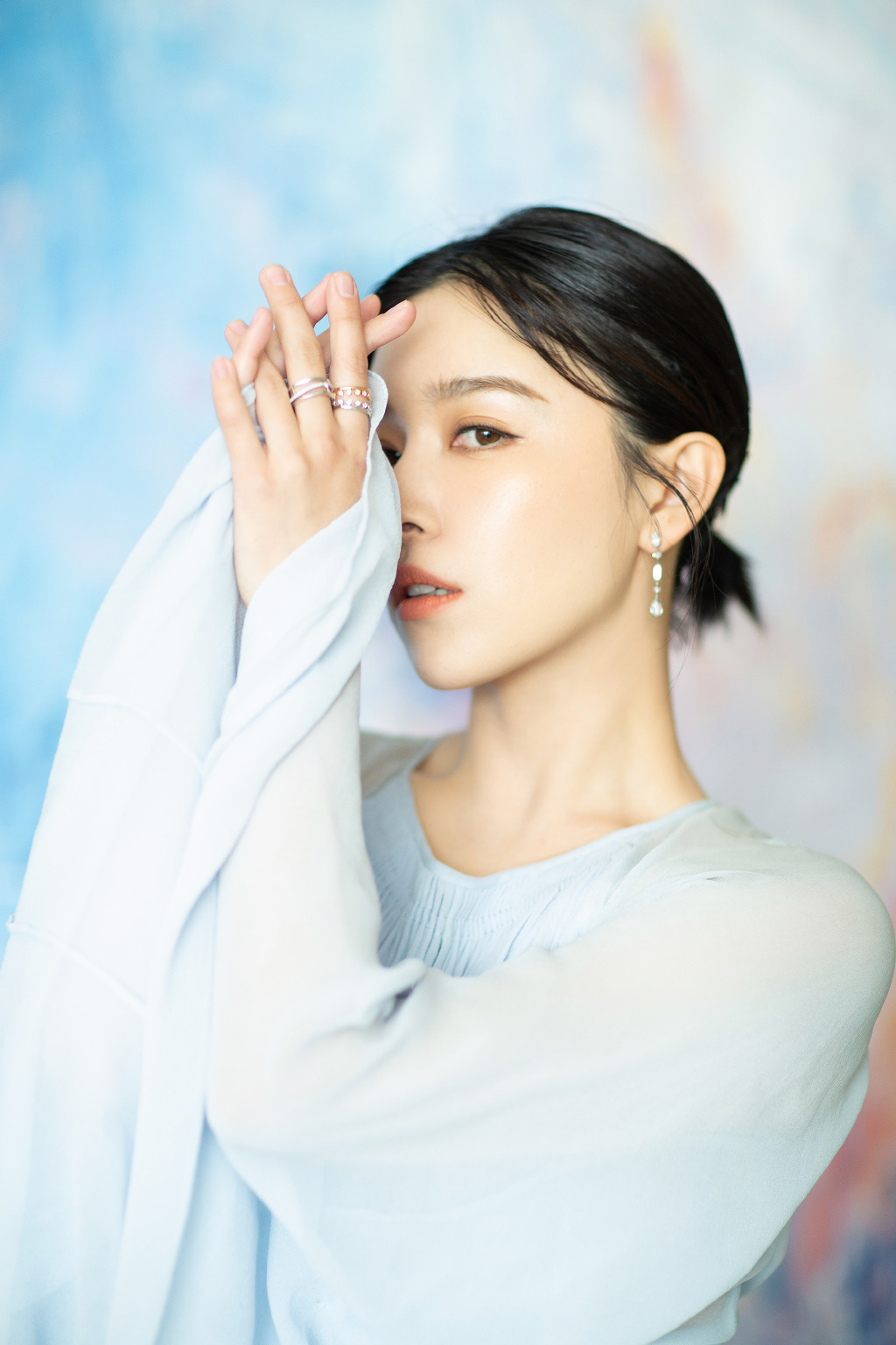 高清中国内地代黑龙江省哈尔滨新生女演员阚清子眼眸动人清新性感时尚大气艺术写真图片图片