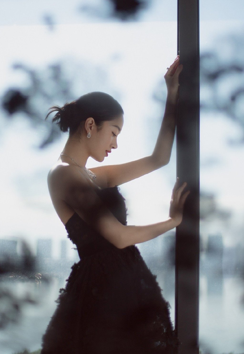 中国内地女演员、歌手、主持人杨采钰优雅温婉写真图片图片